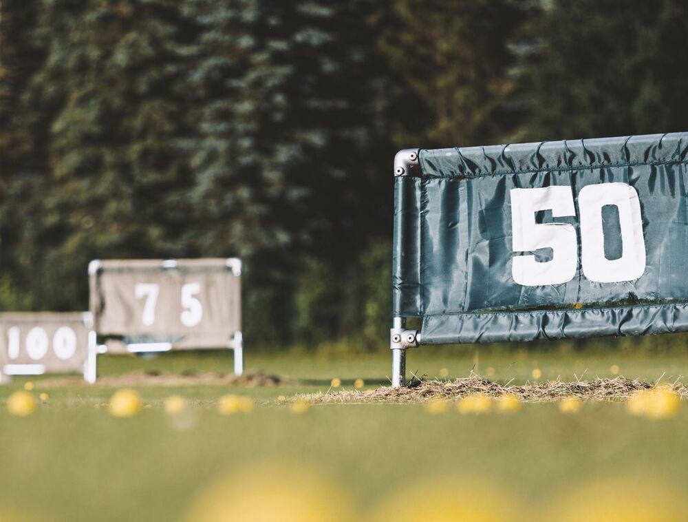 Golf-Club Buxtehude: Driving Range mit 8 überdachten Abschlägen